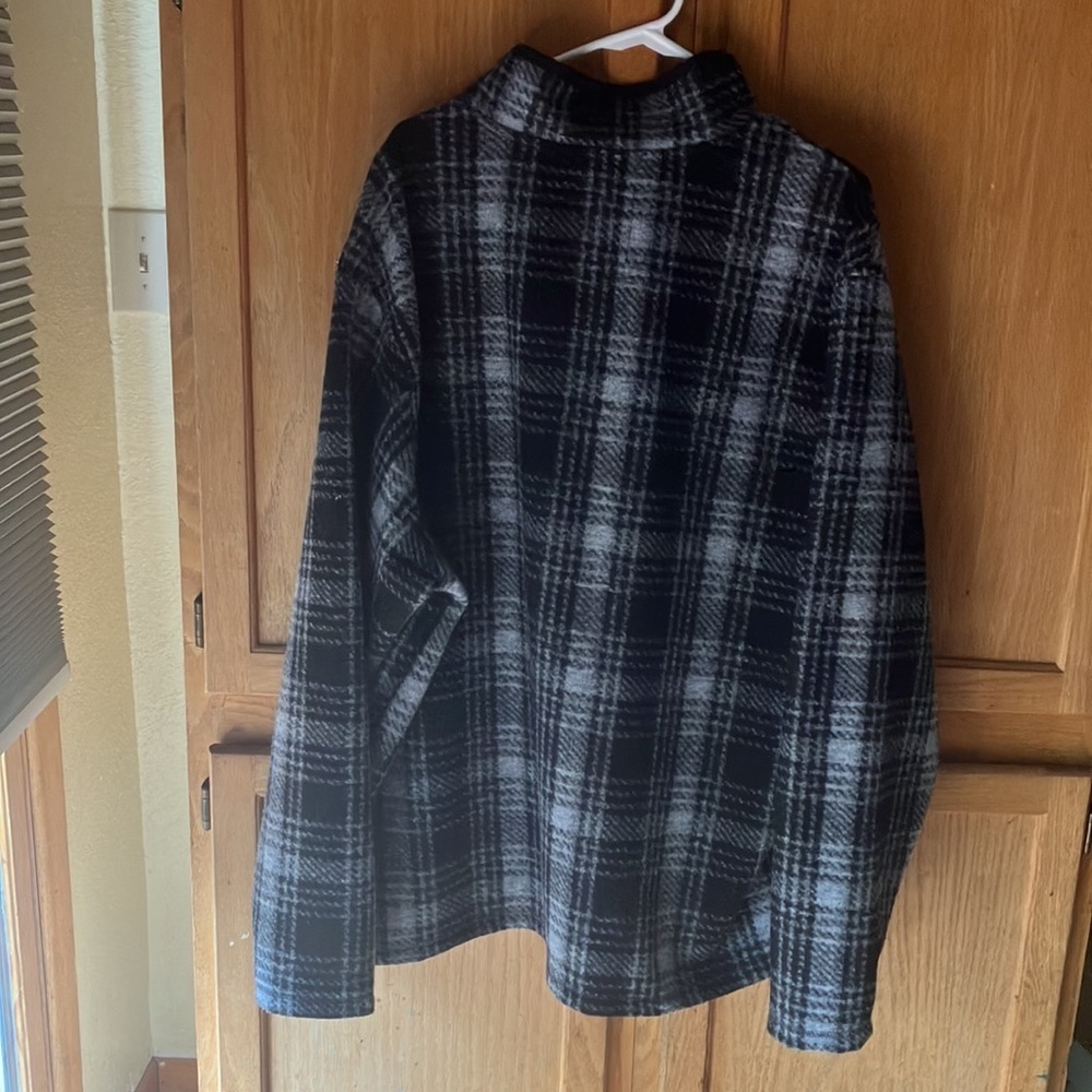 John Wayne Wooly Plaid Fleece. Quarter -zip Pullover. Black and white - Picture 2 of 7